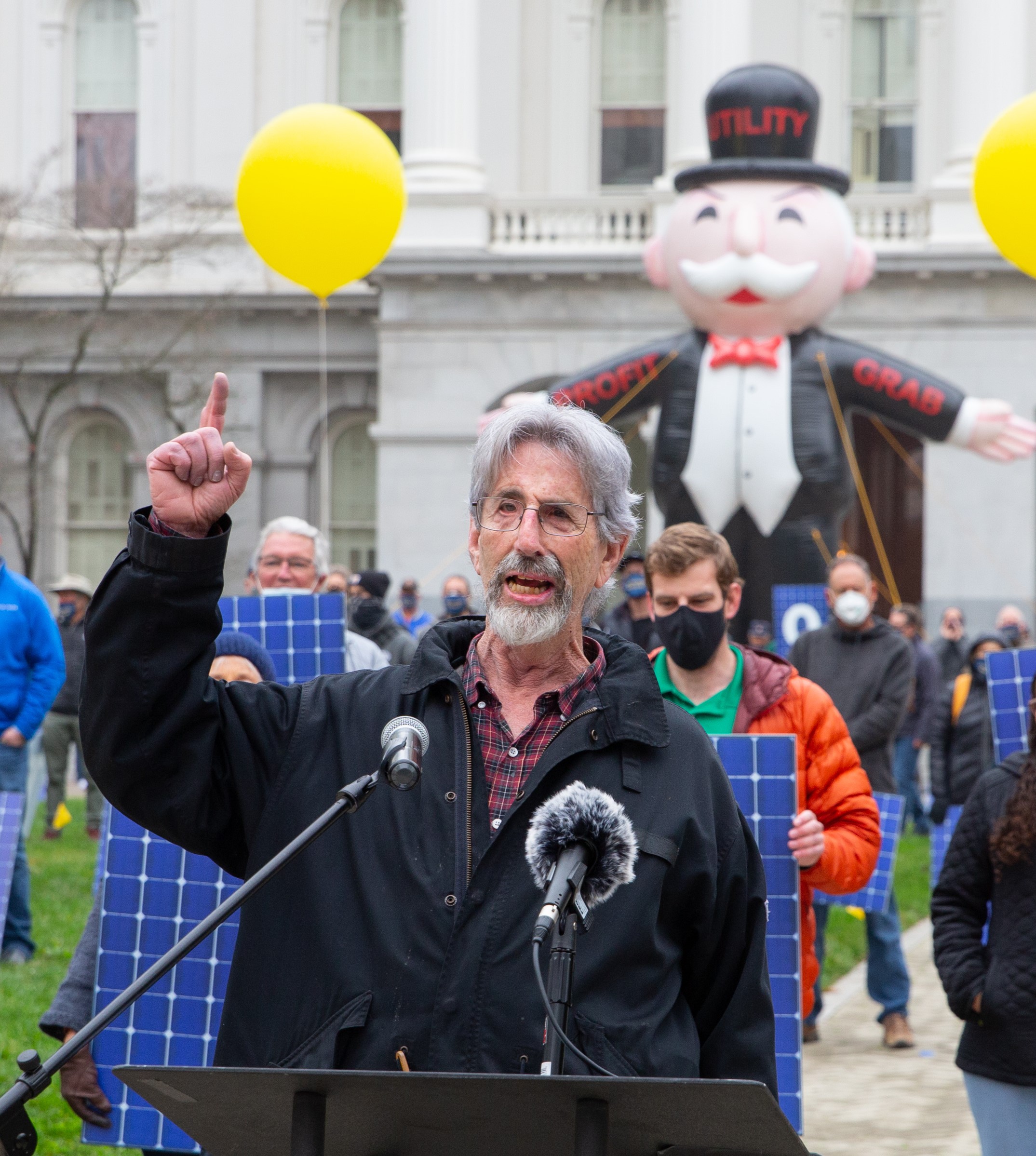 Al Weinrub, Coordinator of the Local Clean Energy Alliance, speaking out for our communities at the State Capitol, as petitions in support of rooftop solar were delivered to Governor Newsom on December 8, 2021.